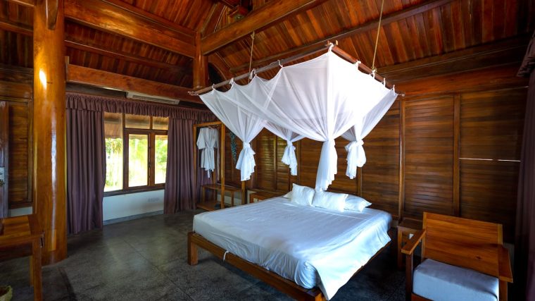 construire un lit baldaquin en bois
