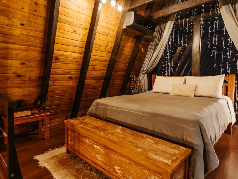 avantage et conseils pour une décoration réussie et pour l'Habillage des murs intérieurs en bois